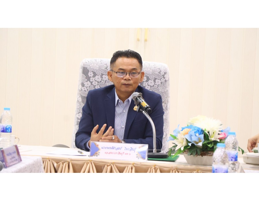ประชุมคณะกรรมการคัดเลือกข้อสอบวัดความฉลาดรู้ด้านการอ่าน วิทยาศาสตร์และคณิตศาสตร์
