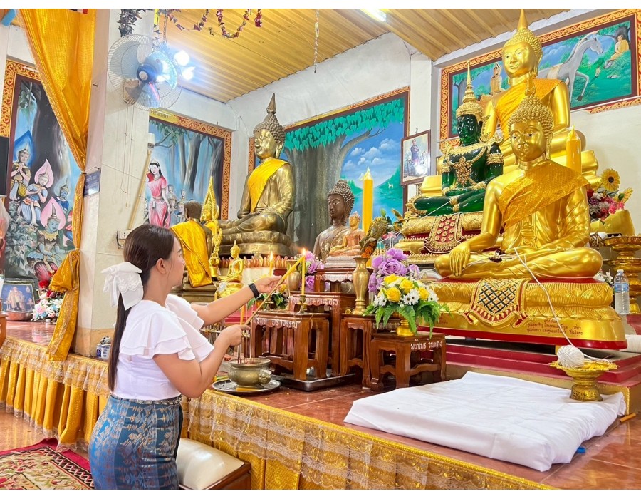 กิจกรรม “วันอาสาฬหบูชาและวันเข้าพรรษา” ซึ่งเป็นวันสำคัญทางพระพุทธศาสนา ร่วมถวายเทียน เวียนเทียน 