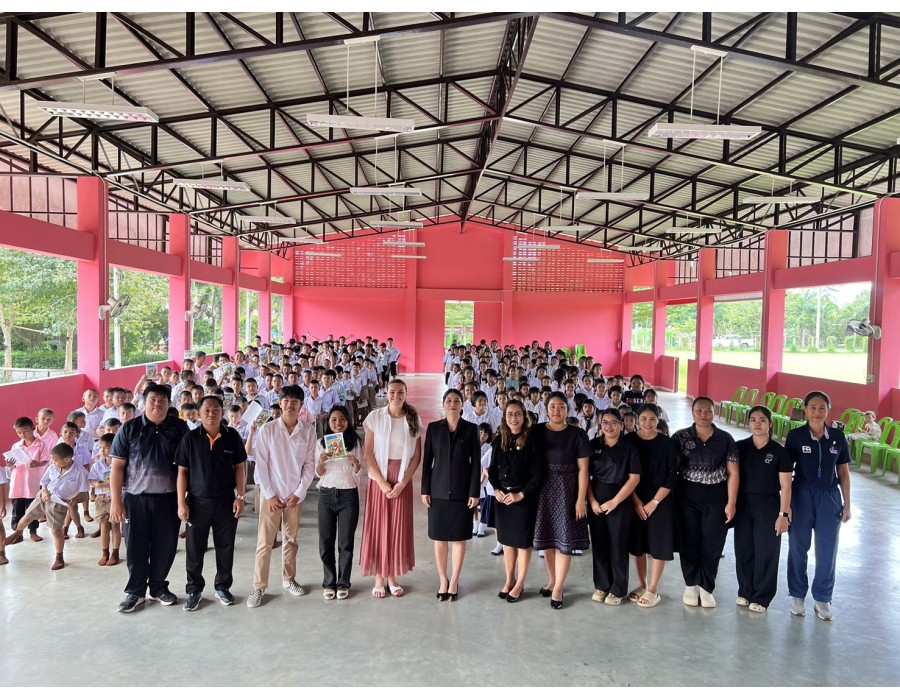 งค์กรเผยแผ่ศาสนา Christ for all Nations (CFaN) จัดกิจกรรม ประกาศความรัก ความหวัง เรื่องราวของพระเยซู ผ่านการเล่านิทานภาษาอังกฤษ ให้ความรู้กับนักเรียน ณ หอประชุมโรงเรียนบ้านวังดินสอ 