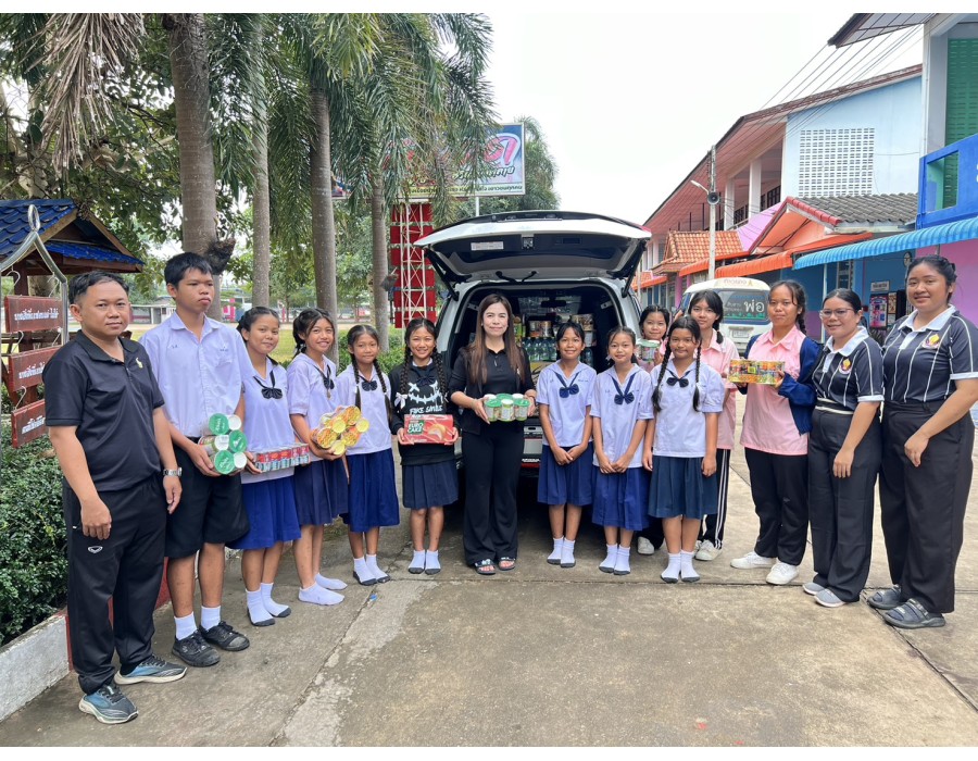 โรงเรียนบ้านวังดินสอ ร่วมบริจาคเครื่องอุปโภค บริโภค เพื่อช่วยเหลือ “ผู้ประสบภัยจากสถานการณ์ความไม่สงบชายแดนไทย-กัมพูชา” ณ สำนักงานเขตพื้นที่การศึกษาประถมศึกษาปราจีนบุรี เขต 2