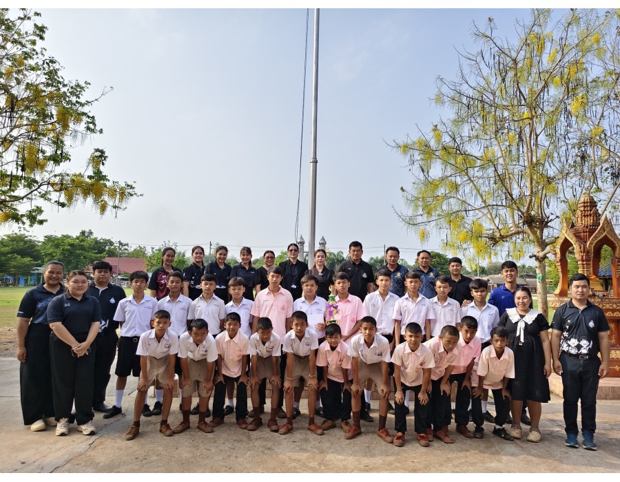 มอบรางวัลให้แห้แก่ นักเรียนปีความสามารถด้านดนตรี กีฬา มีผลการเรียบดี มีจิตอาสาการประกวดสวดมนต์หมู่สรรเสริญพระรัตนตรัยและผ่านเกณฑ์ การสอบ O-NET