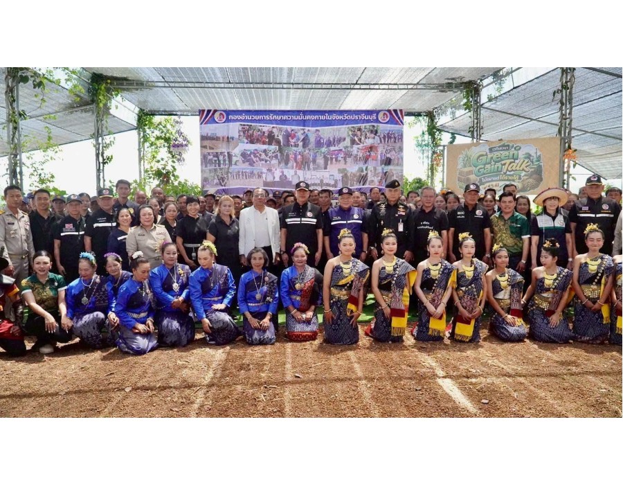 การเยี่ยมชมผลิตภัณฑ์วิสาหกิจชุมชนกลุ่มเกษตรกรชาววังท่าช้าง เพื่อติดตามการดำเนินงานตามแผนงาน “ตำบลมั่นคง มั่งคั่ง ยั่งยืน” ตามหลักปรัชญาเศรษฐกิจพอเพียง 