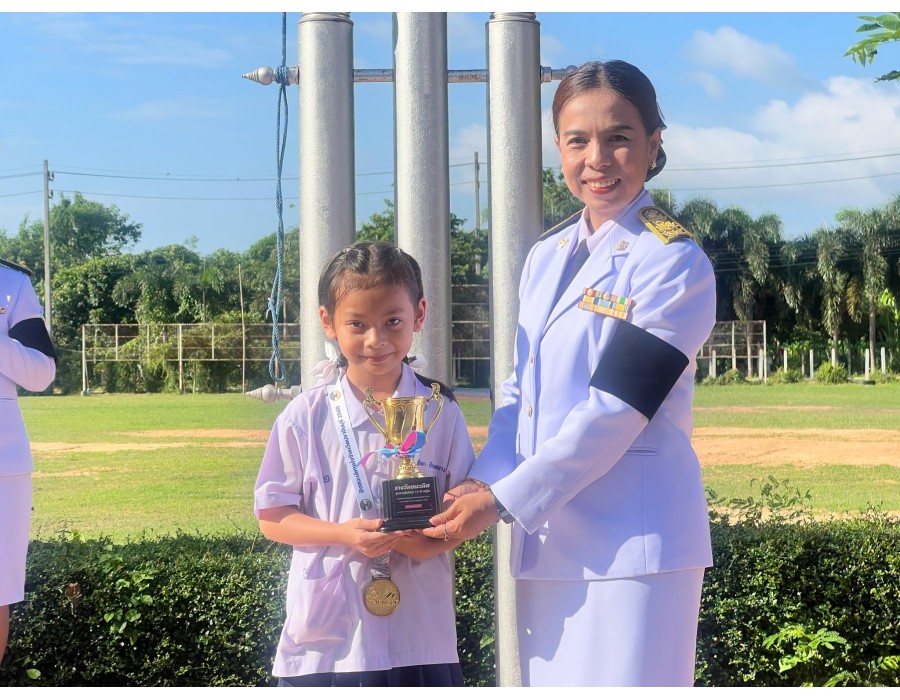แสดงความยินดีและมอบรางวัลให้นักกีฬาเทเบิลเทนนิส นักเรียนโรงเรียนบ้านวังดินสอ
