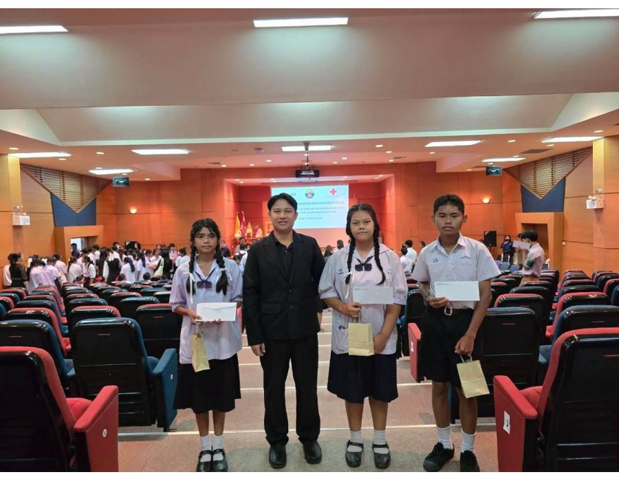 รับทุนการศึกษาแก่นักเรียนในจังหวัดปราจีนบุรี บริษัท สยามไอซิน จํากัด และ บริษัท ไอซิน ไทย ออโตโมทีฟ คาสติ้ง จํากัด
